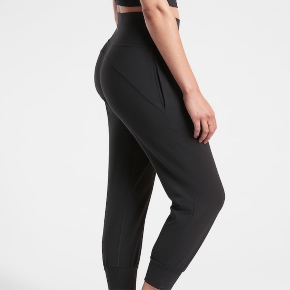 Athleta Salutation Crop Jogger in Black - Size XS - Picture 3 of 12